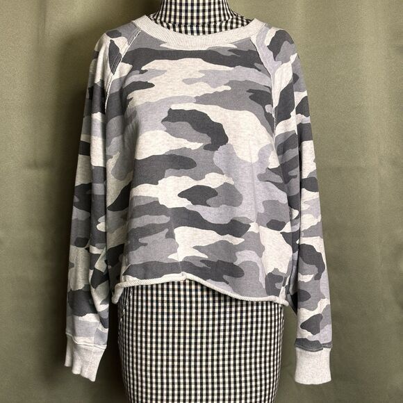 AERIE Gray Camo Cropped Crewneck Raw Hem Sweatshirt Size Medium - Picture 1 of 8